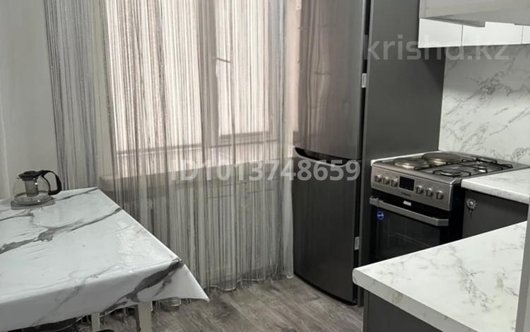 1-комнатная квартира · 35 м², Шакарима 35 за 13 000 ₸ в Семее — фото 2