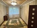 3-бөлмелі пәтер · 64 м² · 5/5 қабат, мкр Мынбулак, Мынбулак ш/а. 51 — Пәтер 3 бөлмелі, жарық, таза, Үйдің жанында базар, барлық жерге автобустар жүреді, Мектеп 41,43 қасында подезд тыныш, көршілер байырғы тұрғындар, үйдің айналасы таза, талдар егілген тыныш район, 9 мкр базардың артында орналасқан, бағасы: 16 млн ₸ в Таразе