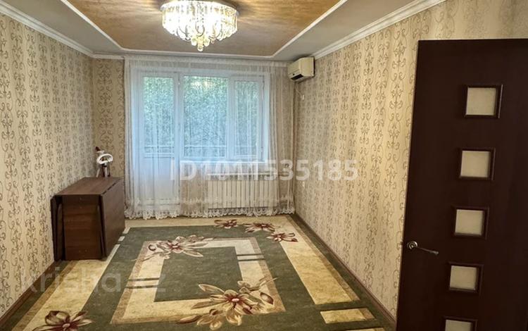 3-бөлмелі пәтер · 64 м² · 5/5 қабат, мкр Мынбулак, Мынбулак ш/а. 51 — Пәтер 3 бөлмелі, жарық, таза, Үйдің жанында базар, барлық жерге автобустар жүреді, Мектеп 41,43 қасында подезд тыныш, көршілер байырғы тұрғындар, үйдің айналасы таза, талдар егілген тыныш район, 9 мкр базардың артында орналасқан, бағасы: 16 млн ₸ в Таразе — фото 2