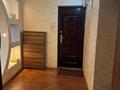3-бөлмелі пәтер · 64 м² · 5/5 қабат, мкр Мынбулак, Мынбулак ш/а. 51 — Пәтер 3 бөлмелі, жарық, таза, Үйдің жанында базар, барлық жерге автобустар жүреді, Мектеп 41,43 қасында подезд тыныш, көршілер байырғы тұрғындар, үйдің айналасы таза, талдар егілген тыныш район, 9 мкр базардың артында орналасқан, бағасы: 16 млн ₸ в Таразе — фото 2