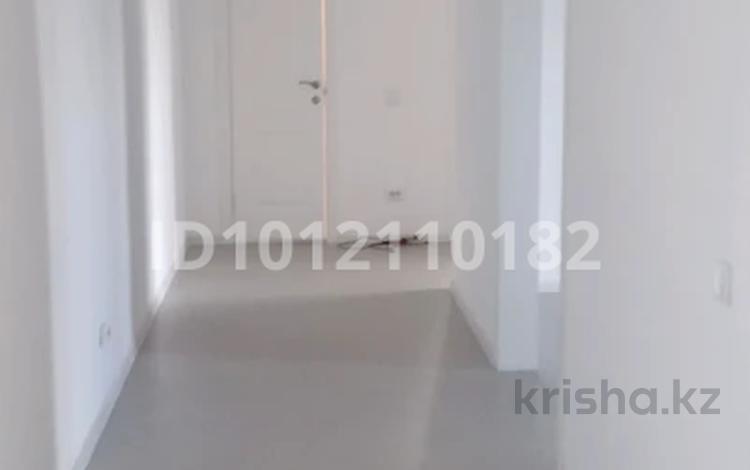 2-комнатная квартира · 68.1 м² · 5/5 этаж, ул. Гагарина 325Д — Район 35 квартала, онко больница за 52 млн ₸ в Семее, Красный Кордон — фото 2