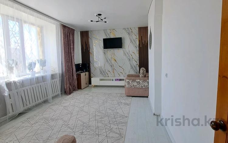 2-комнатная квартира · 59 м² · 1/3 этаж, Шакарима 172 за 18 млн 〒 в Семее — фото 2
