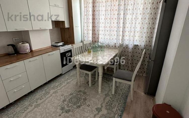 1-комнатная квартира, 36 м², 1/5 этаж помесячно, мкр Шугыла 6/35 — Алтын орда 6/35 62 блок 1 подъезд, 1-этаж, 2 квартира за 160 000 〒 в Алматы, Наурызбайский р-н — фото 2