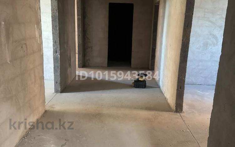 3-комнатная квартира · 133.2 м² · 2/5 этаж, мкр. Алтын орда 2е/1 за 39.9 млн ₸ в Актобе — фото 2