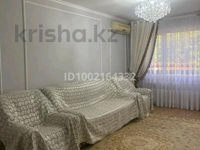 Пәтерлер в Шымкенте: 2-бөлмелі пәтер · 60 м² · 2/5 қабат, 11-й микрорайон, 11-й микрорайон 223, бағасы: 200 000 〒 2-бөлмелі пәтер · 60 м² · 2/5 қабат, 11-й микрорайон, 11-й микрорайон 223, бағасы: 200 000 〒 в Шымкенте, Енбекшинский р-н
