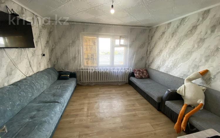 2-бөлмелі пәтер · 53.6 м² · 5/5 қабат, Бульвар Абая 49 — Аргын кафе, ясли 5, гимназия, кенсарай, районка, бағасы: 20 млн ₸ в  — фото 2