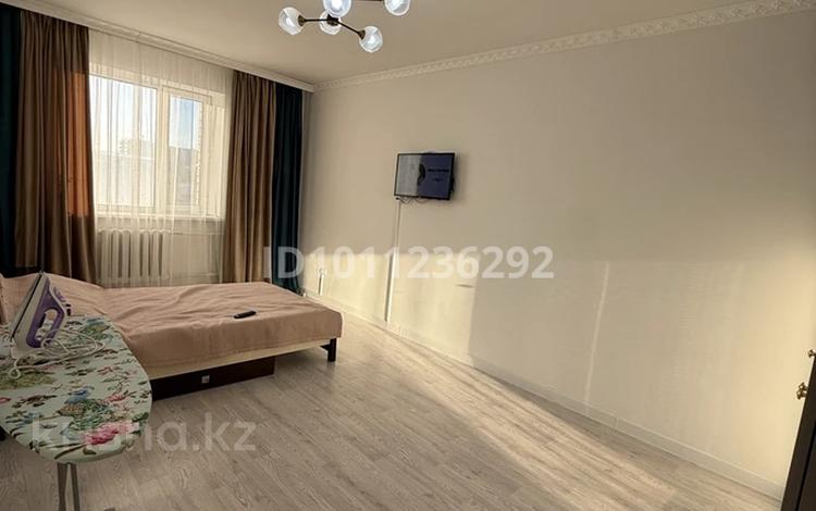 1-комнатная квартира · 40 м² · 3/10 этаж, мкр 11 37 а — Возле 9 школа за 140 000 ₸ в Актобе — фото 2