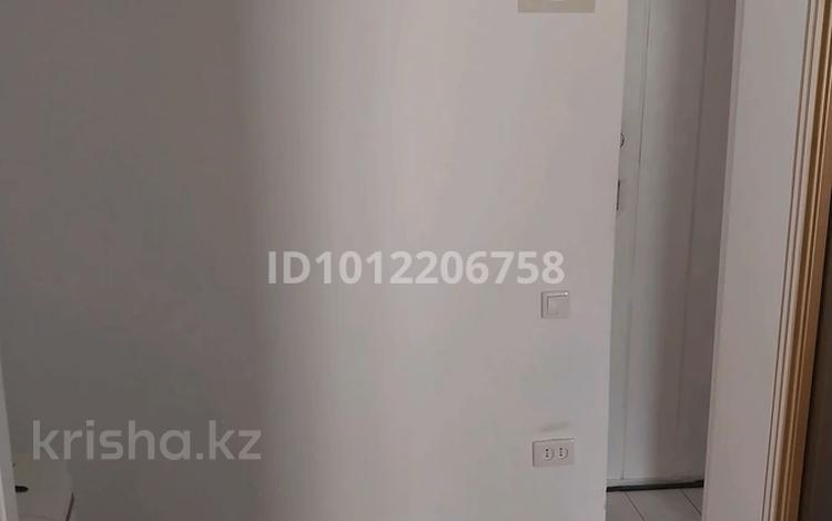 1-комнатная квартира · 35.3 м² · 3/5 этаж, ул. Актогай 201 за 5.5 млн ₸ в Актобе, мкр Акжар — фото 2