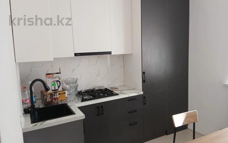 3-комнатная квартира · 80 м² · 3/5 этаж, мкр Бозарык 688/5 за 140 000 ₸ в Шымкенте, Абайский р-н — фото 2