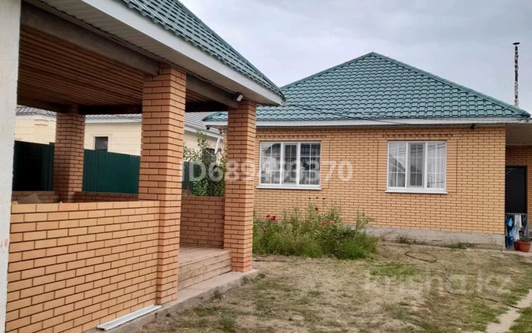 Отдельный дом · 4 комнаты · 100 м² · 10 сот., мкр. Зачаганск пгт, Магжан Жумабаева 29 за 70 млн ₸ в Уральске — фото 2