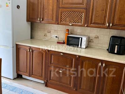 3-бөлмелі пәтер · 80 м² · 5/5 қабат, Самал ш/а. 229, бағасы: 20 000 ₸ в Алматы, Медеуский р-н
