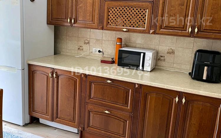 3-бөлмелі пәтер · 80 м² · 5/5 қабат, Самал ш/а. 229, бағасы: 20 000 ₸ в Алматы, Медеуский р-н — фото 2
