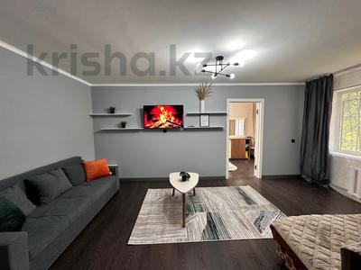 2-комнатная квартира · 44 м² · 1/5 этаж, мкр Новый Город, Ерубаева 33а — ЦУМ абзал Сити мол за 13 000 〒 в Караганде, Казыбек би р-н