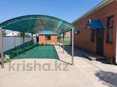 Отдельный дом · 5 комнат · 220 м² · 10 сот., мкр Жастар 2, Бирлик 135 — Дина за 250 000 〒 в Актобе, жилой массив Жанаконыс