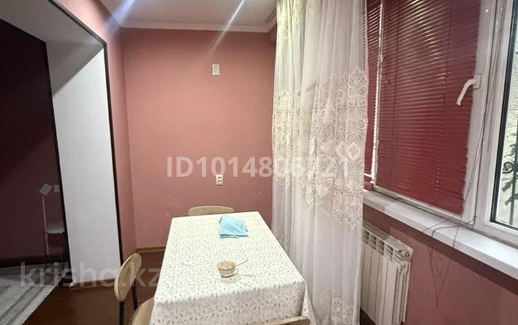 2-комнатная квартира · 59 м² · 1/5 этаж, 11-й микрорайон — Стекляшка за 190 000 ₸ в Шымкенте, Енбекшинский р-н — фото 2