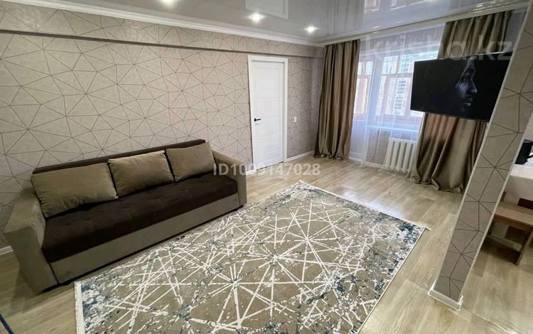 2-бөлмелі пәтер · 48 м² · 2/5 қабат, Кабанбай батыра 93, бағасы: 18 000 ₸ в Усть-Каменогорске — фото 3