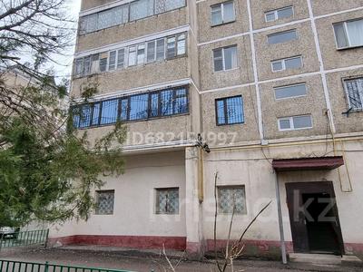 Продажа квартир в Туркестанской обл.: 3-комнатная квартира · 55 м² · 2/5 этаж, Төле-Би 80 — Бекзат кафе бұрынғы мебельныйдың домы за 20 млн 〒 3-комнатная квартира · 55 м² · 2/5 этаж, Төле-Би 80 — Бекзат кафе бұрынғы мебельныйдың домы за 20 млн 〒 в Кентау