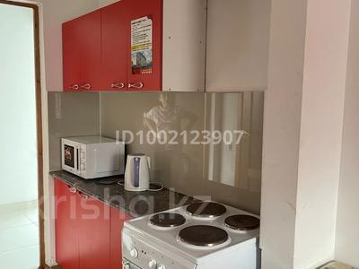 Аренда квартир по часам в Алматы: 1-комнатная квартира · 30 м² · 5/6 этаж, мкр №2 38в за 5 000 〒 1-комнатная квартира · 30 м² · 5/6 этаж, мкр №2 38в за 5 000 〒 в Алматы, Ауэзовский р-н