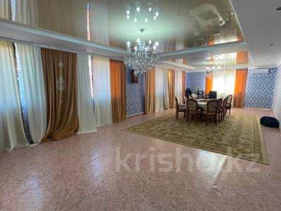 Отдельный дом · 8 комнат · 261.1 м² · 10.72 сот., Тулпар 54 за 78 млн ₸ в Актобе, жилой массив Акжар-2