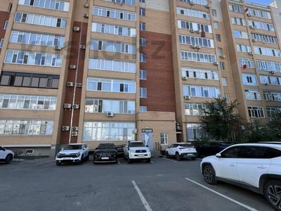 3-комнатная квартира · 106.3 м² · 5/9 этаж, мкр Кадыра Мырза-Али за 42 млн ₸ в Уральске