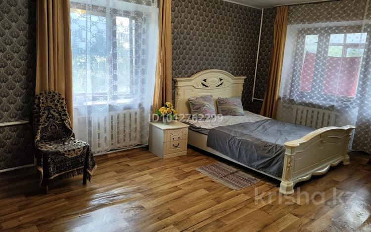1-комнатная квартира · 32 м² · 4/4 этаж, Нурсултана Назарбаева 234 — Остановка Батыр Кыздар(Юбилейная) за 8 000 ₸ в Уральске — фото 2