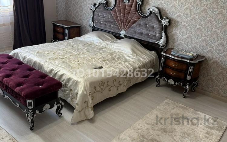 1-комнатная квартира · 70 м² · 3/9 этаж, мкр Нурсая, Таумуш Жумагалиев 15 за 230 000 ₸ в Атырау — фото 2