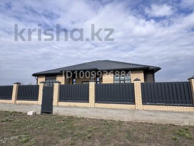 Отдельный дом · 5 комнат · 300 м² · 20 сот., Сарбаз 2 670 за 50 млн ₸ в Актобе, СК Сарбаз