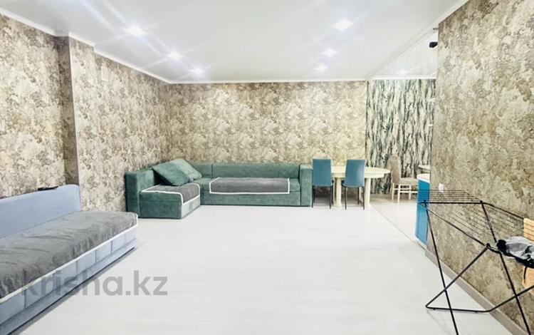 2-бөлмелі пәтер · 80 м² · 4/6 қабат, Жеңіс ш/а 32/1, бағасы: 230 000 ₸ в Уральске, мкр Женис — фото 2