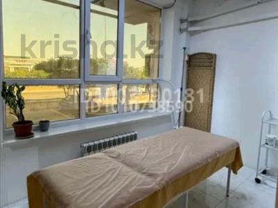 Свободное назначение, офисы, магазины и бутики, склады, общепит, салоны красоты, фитнес и спорт, медцентры и аптеки, образование, развлечения, кабинеты и рабочие места, студии · 81 м² за 400 000 〒 в Актау, 31Б мкр