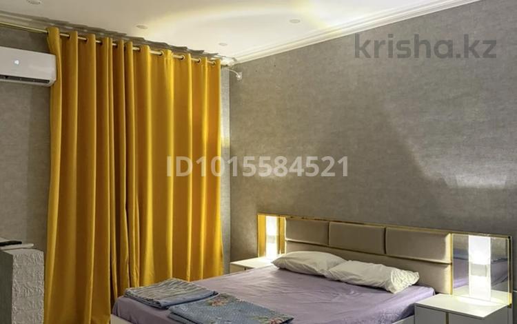 1-бөлмелі пәтер · 50 м² · 2/7 қабат, 19-ш/а. 23, бағасы: 2 000 ₸ в Актау, 19-й мкр — фото 2