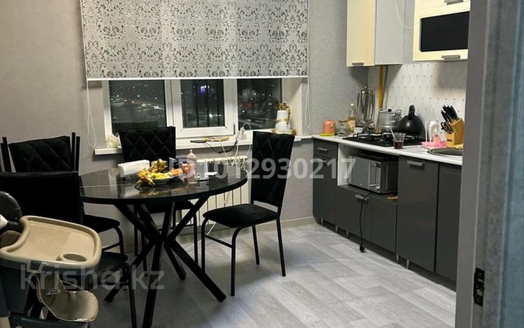 1-комнатная квартира · 40 м² · 7/9 этаж, мкр. Зачаганск пгт, зачаганск бирлик — гипермаркет Алтындар за 16 млн ₸ в Уральске — фото 2