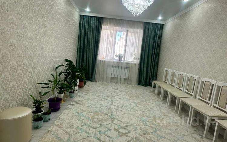3-бөлмелі пәтер · 90 м² · 2/5 қабат, Алтын орда ш/а., бағасы: 38.7 млн ₸ в Актобе, мкр. Алтын орда — фото 2