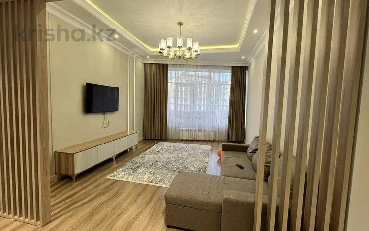 4-комнатная квартира, 130 м², 3/8 этаж помесячно, Арайлы 12 за 950 000 〒 в Алматы, Бостандыкский р-н — фото 2