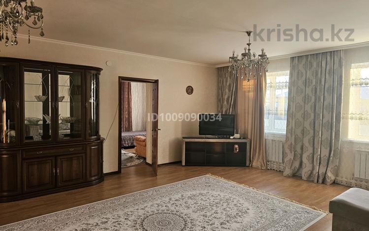 Отдельный дом · 4 комнаты · 130 м² · 10 сот., 7 микрорайон 63 за 400 000 〒 в Аксае — фото 2