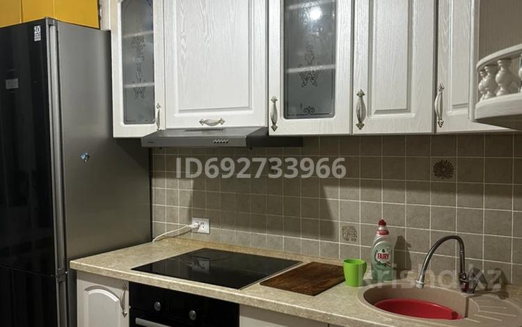 3-бөлмелі пәтер · 64 м² · 4/9 қабат, мкр Юго-Восток, Мкр Гульдер 1 13, бағасы: 230 000 ₸ в Караганде, Казыбек би р-н — фото 2