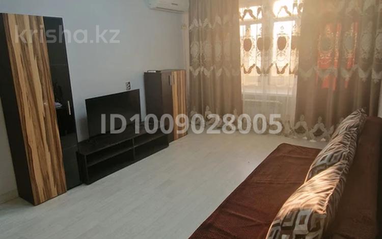1-комнатная квартира · 35 м² · 5/5 этаж, мкр 8, Рыскулова 265 за 120 000 ₸ в Актобе — фото 2