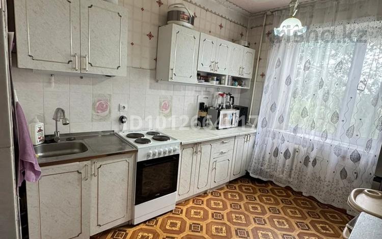 2-бөлмелі пәтер · 54 м² · 4/5 қабат, мкр Юго-Восток, Мкр Гульдер 2 17, бағасы: 20 млн ₸ в Караганде, Казыбек би р-н — фото 2