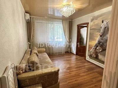 3-комнатная квартира · 48 м² · 1/5 этаж, мкр Айгуль — СШ 16 за 15 млн 〒 в Уральске
