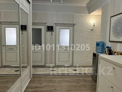 4-бөлмелі пәтер · 113 м², 16-й мкр , 16 мкрн 49, бағасы: 45 млн ₸ в Актау