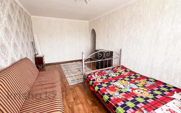 1-комнатная квартира, 32 м², 2/5 этаж, Жансугурова за 8.8 млн 〒 в Талдыкоргане — фото 2