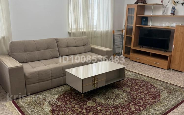 2-бөлмелі пәтер · 70 м² · 4/4 қабат, мкр Ак Шагала, Ерниязова — Жарбосынова, бағасы: 230 000 ₸ в Атырау — фото 2