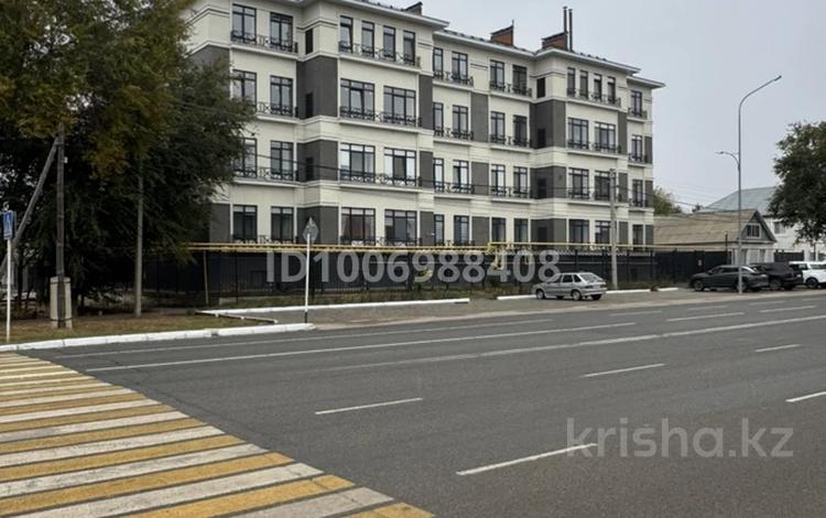 6-бөлмелі пәтер · 236 м² · 1/4 қабат, Абая 17 — Парк Кирова, бағасы: 120 млн ₸ в Уральске — фото 3