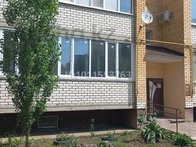 3-бөлмелі пәтер · 100.7 м² · 1/10 қабат, ярославская — район 8 школы, бағасы: 35 млн ₸ в Уральске