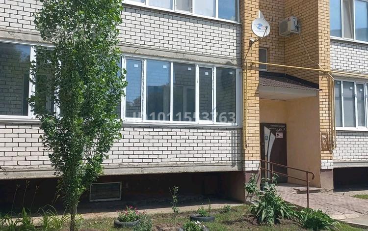 3-бөлмелі пәтер · 100.7 м² · 1/10 қабат, ярославская — район 8 школы, бағасы: 35 млн ₸ в Уральске — фото 2