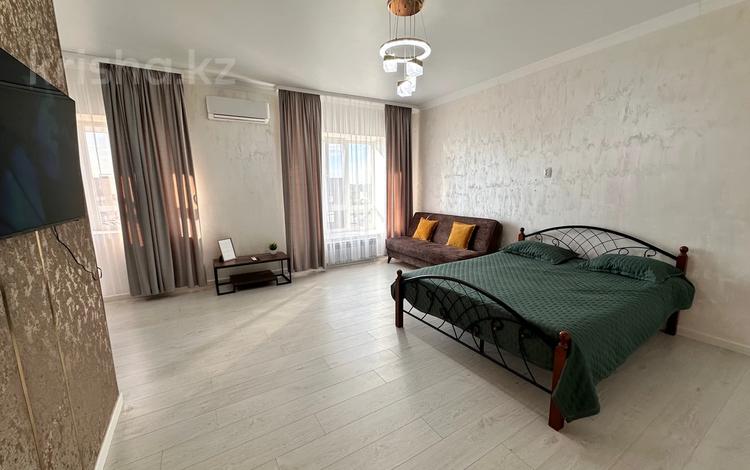 1-комнатная квартира · 39 м² · 10/10 этаж, мкр Юго-Восток, 137-й учётный квартал 349 — Центр бокса им. С.Сапиева, Теннисный центр, Караганда-Арена, Ледовый дворец, Областной Суд, Прокуратура, ресторан «Ариста», Торговый дом «Метро», Фитнес-клуб «World Class» за 16 000 ₸ в Казыбек би р-н — фото 2