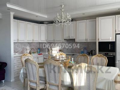 4-комнатная квартира · 130 м² · 9/10 этаж, Кабанбай батыра 5/1 за 600 000 〒 в Астане, Есильский р-н