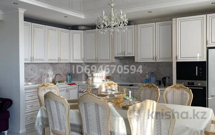 4-комнатная квартира · 130 м² · 9/10 этаж, Кабанбай батыра 5/1 за 600 000 ₸ в Астане, Есильский р-н — фото 2