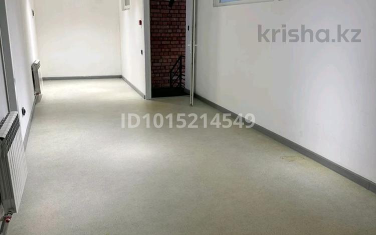 Офисы, магазины и бутики · 20 м² за 200 000 ₸ в Астане, Есильский р-н — фото 2
