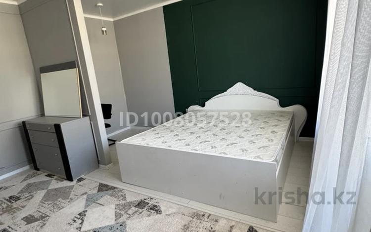 2-комнатная квартира · 69 м² · 8/9 этаж, РАЙМБЕК БАТЫР за 250 000 〒 в  — фото 2