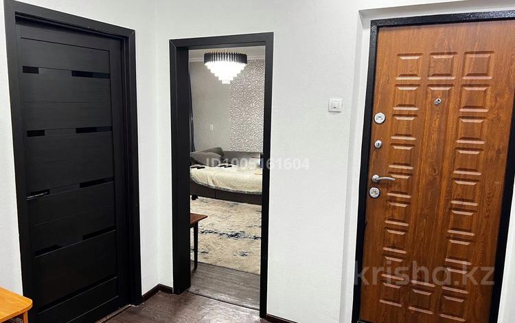 3-комнатная квартира · 63 м² · 2/9 этаж, мкр Юго-Восток, Мкр Степной 2 4/2 за 25.9 млн 〒 в Караганде, Казыбек би р-н — фото 2